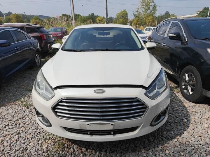 Escort 2015 1.5L AT Comfort photo 2