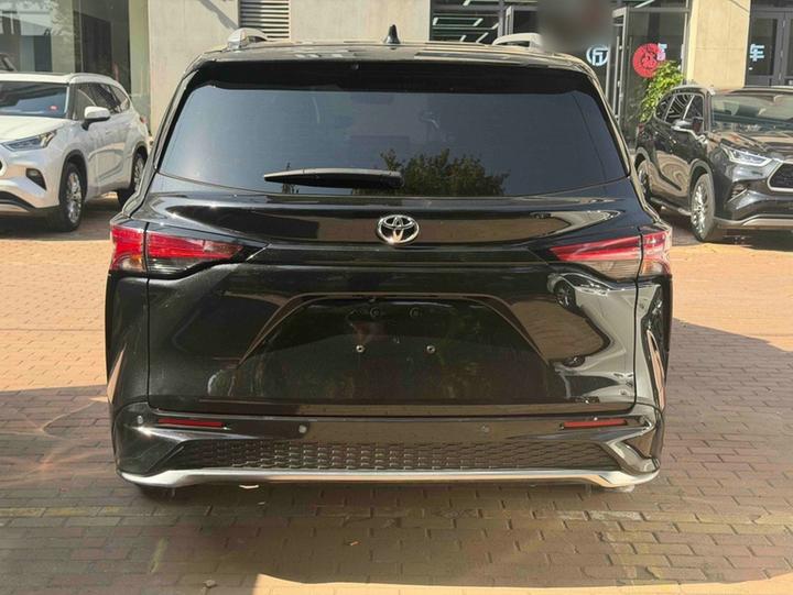 Granvia 2024 2.5L Hybrid Premium PLUS AWD photo 5