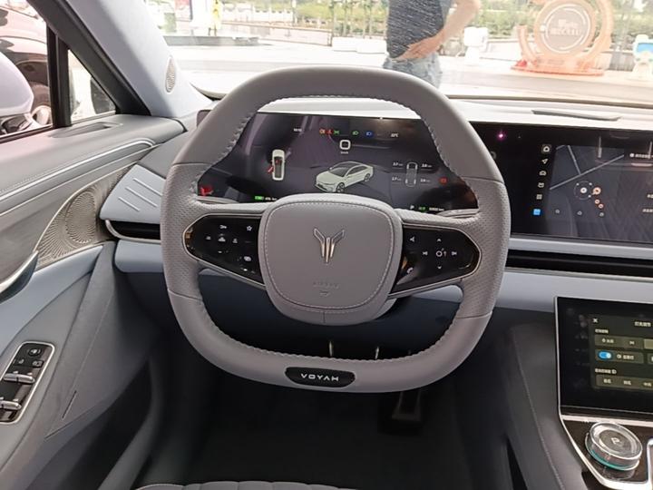 Voyah Passion 2023 AWD Standard photo 6