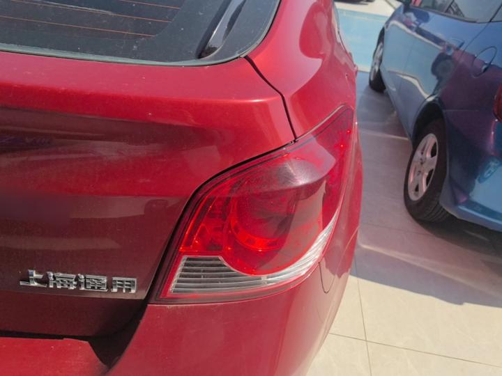 2013 Hatchback 1.6L AT Luxury photo 7