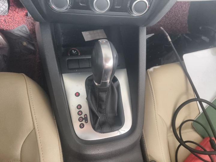 Sagitar 2014 1.6L AT Comfort photo 6