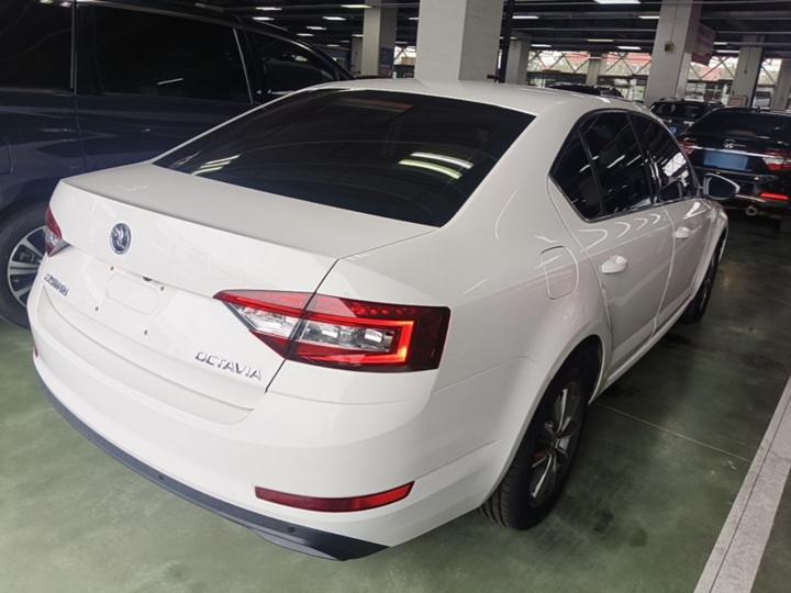 Octavia 2022 1.5L AT Comfort photo 4