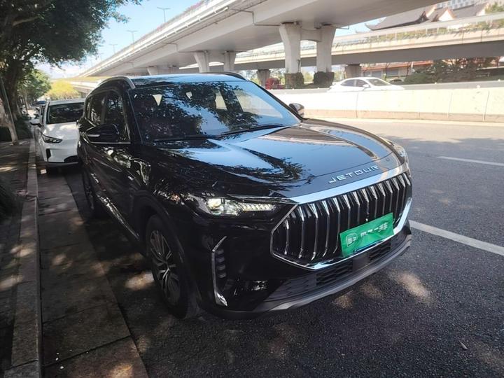 X70 PLUS 2023 1.6T DCT 7-Seater photo 3