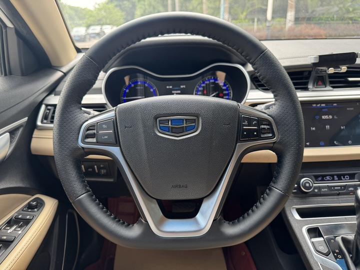 Emgrand 2018 1.5L CVT Luxury photo 2