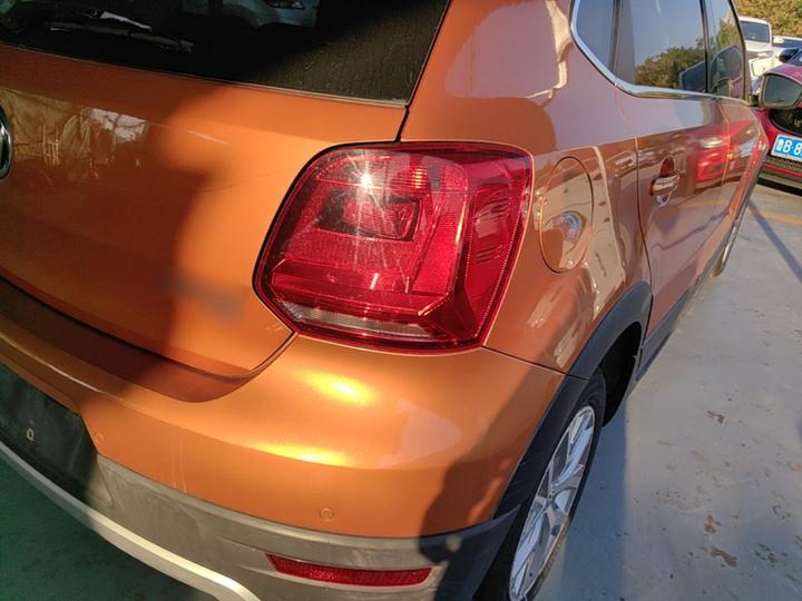 2016 1.6L Cross Polo AT photo 7