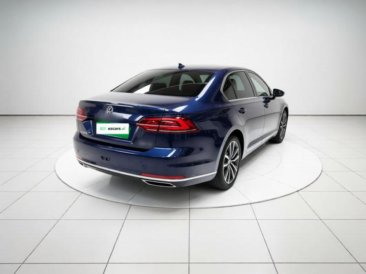 2021 380TSI Luxury photo 3
