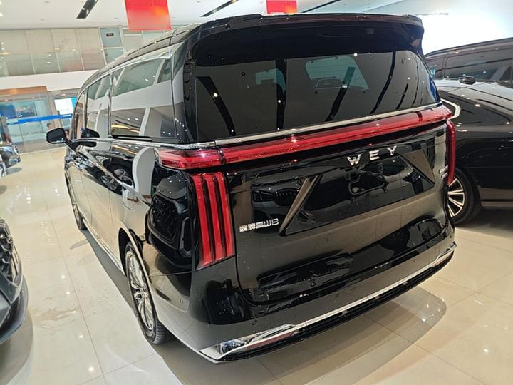 2025 AWD 8 photo 4