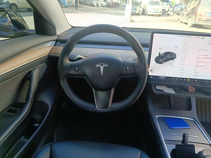 Model 3 2023 RWD photo 7