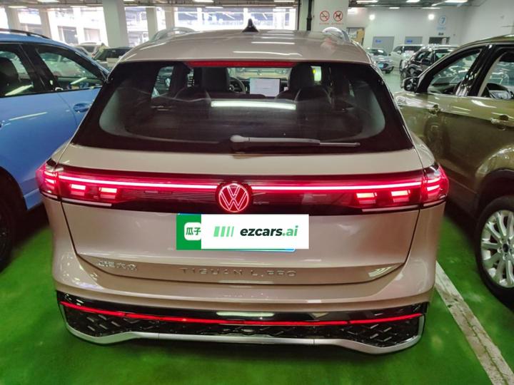Tiguan L 2024 PRO 330TSI RWD R-Line photo 3