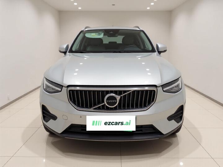 XC40 2023 B4 AWD Luxury photo 2