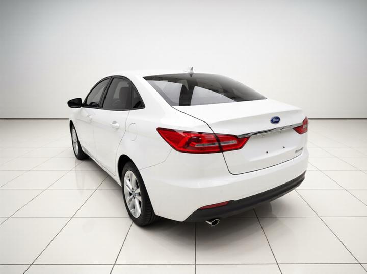 Escort 2019 1.5L AT photo 4