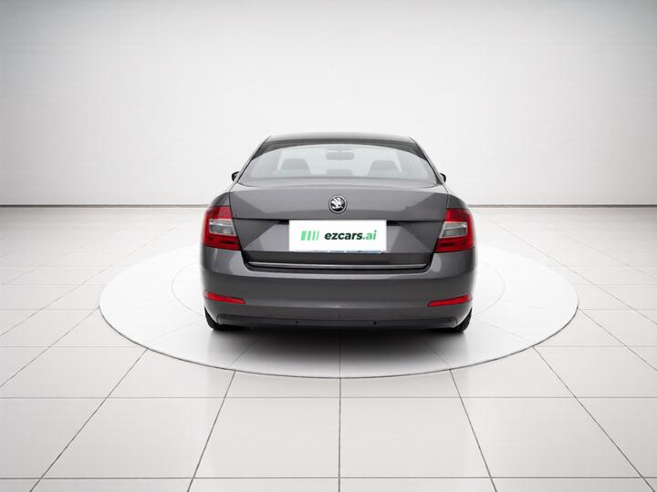 Octavia 2015 1.6L MT photo 3