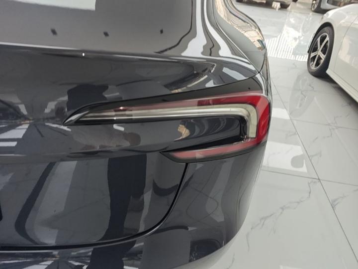 Model 3 2023 RWD photo 7