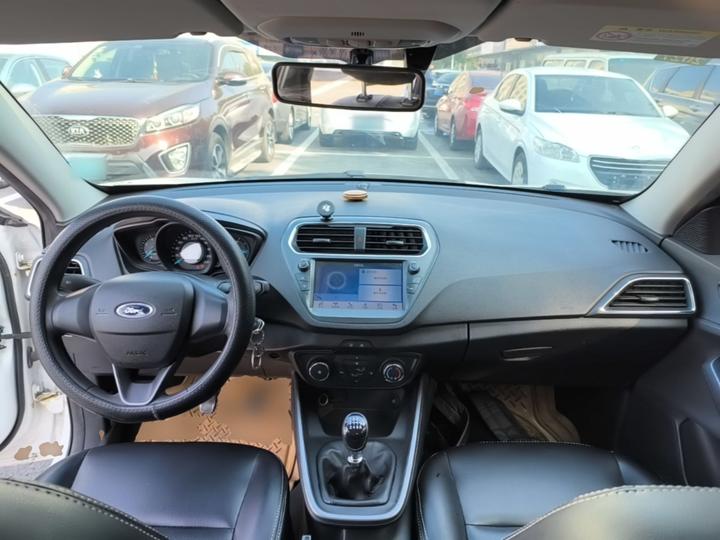 Escort 2019 1.5L MT photo 5