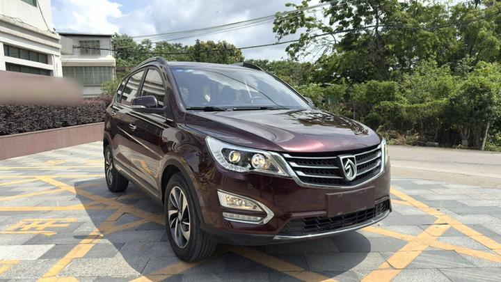 560 2016 1.8L MT Luxury photo 3