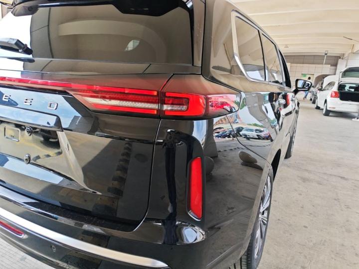 2023 400T AWD 7-Seater photo 7