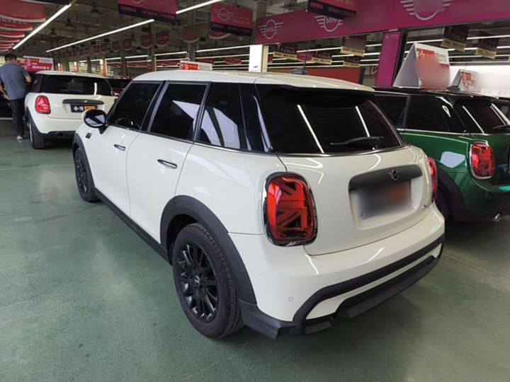 2022 1.5T ONE 5-Door PLUS photo 4