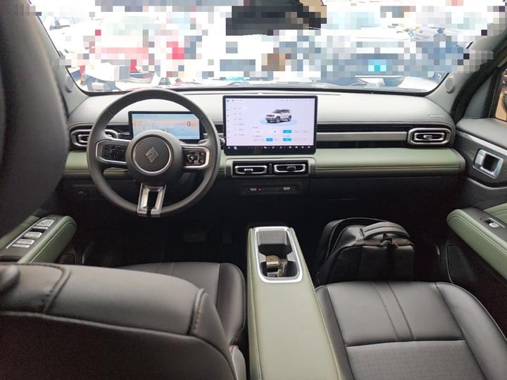 Plus 2025 Flagship 5-Seater photo 5
