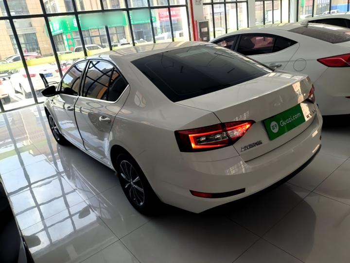 Octavia 2019 1.5L AT Comfort China VI photo 4