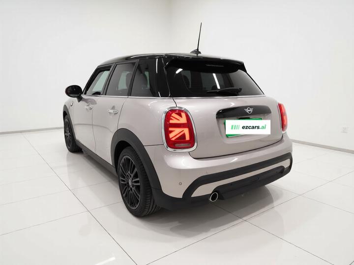 2022 Facelift 1.5T COOPER 5-Door photo 4