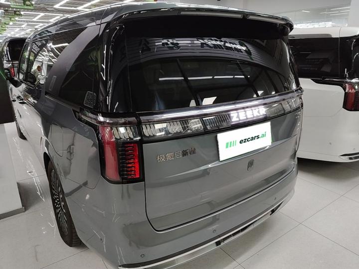 009 2024 7-Seater AWD 108kWh photo 4