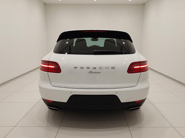 2016 Macan 2.0T photo 5