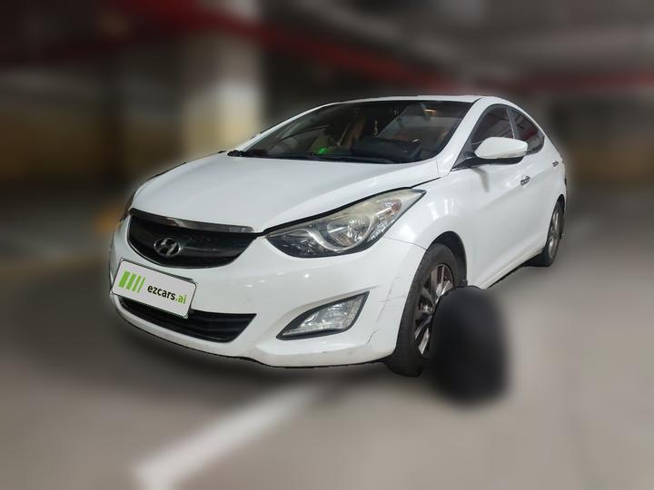 Elantra 2015 1.6L MT Leading