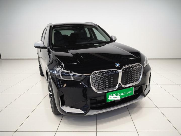 iX1 2023 xDrive30L X Design Package photo 3