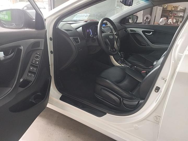 Elantra 2015 1.6L AT Leading photo 2