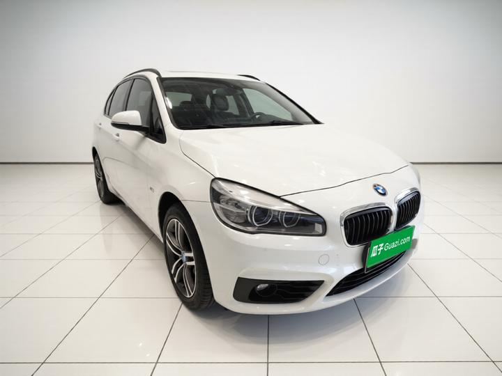 2 Series Wagon 2016 218i Sport Design Package photo 3