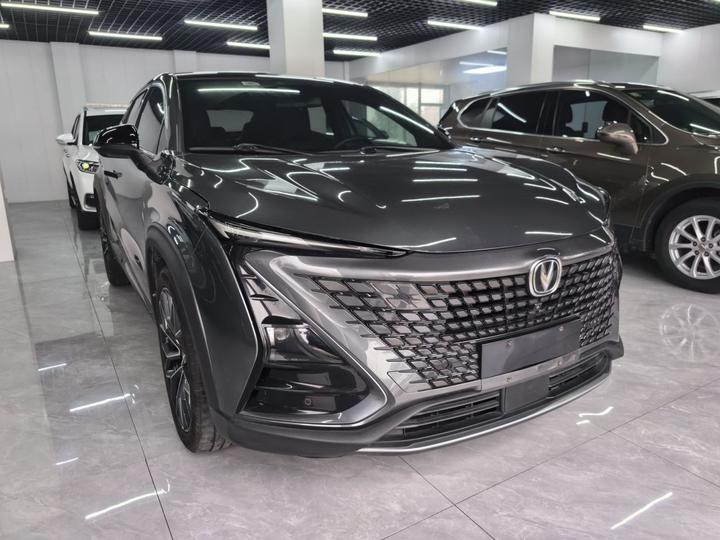 UNI-T 2022 1.5T Premium photo 3
