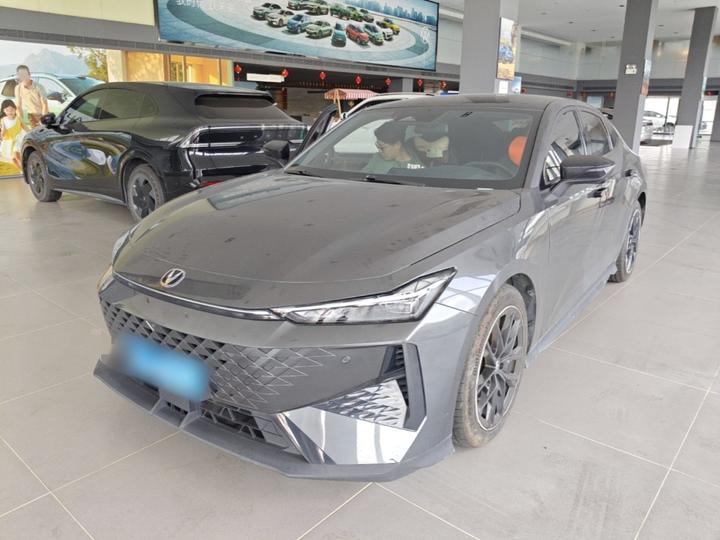 UNI-V 2024 1.5T Premium