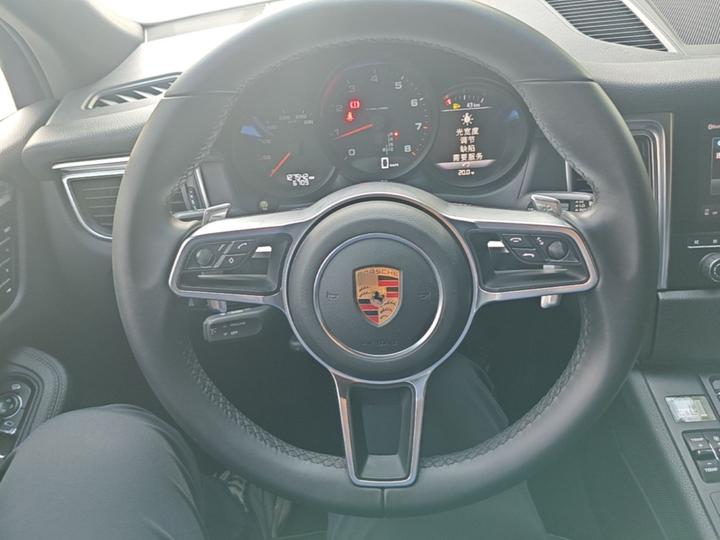 2017 Macan 2.0T photo 6