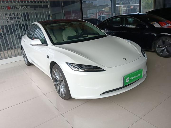 Model 3 2023 RWD photo 3