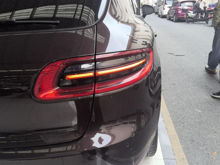 2017 Macan 2.0T photo 7