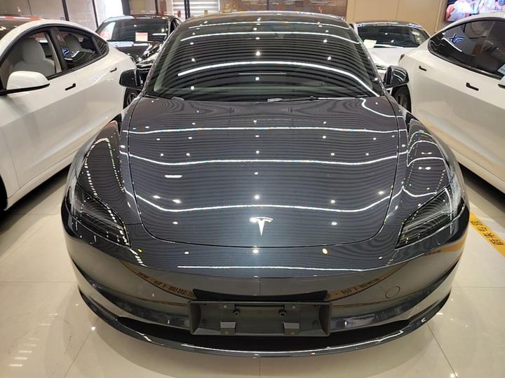 Model 3 2023 RWD photo 2