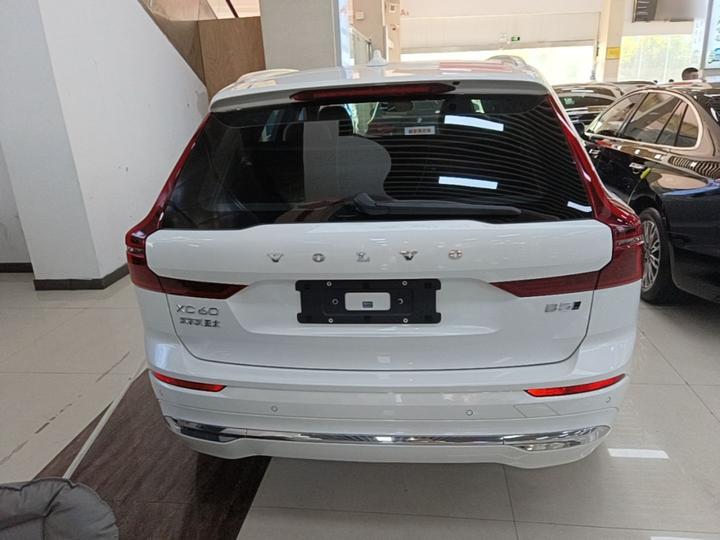 XC60 2026 B5 AWD Luxury photo 5