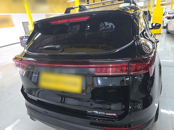 X70 PLUS 2023 1.5T DCTPRO 5-Seater photo 3