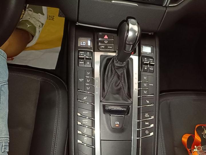 2017 Macan 2.0T photo 8
