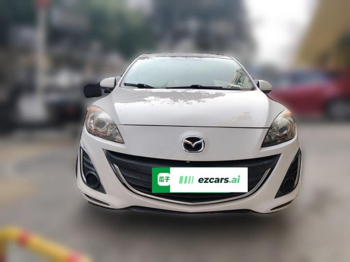 3 2015 Sedan 1.6L AT Comfort photo 2