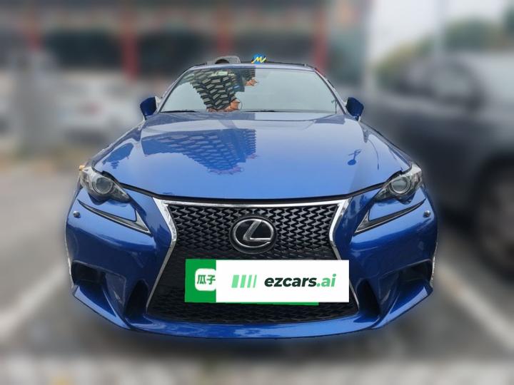 IS 2015 200t F SPORT photo 2