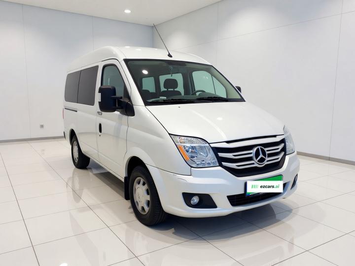 MAXUS V80 2023 2.0T MT Classic Long Wheelbase 6/7/8/9-Seater photo 3
