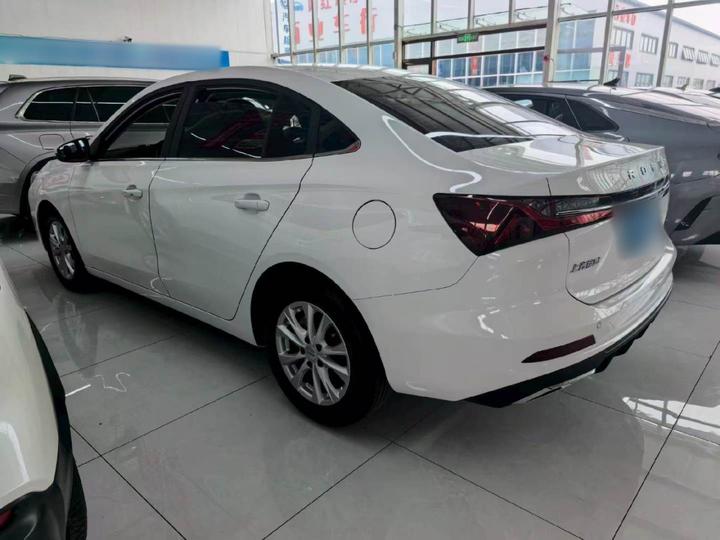 i5 2023 1.5L CVT Luxury photo 4