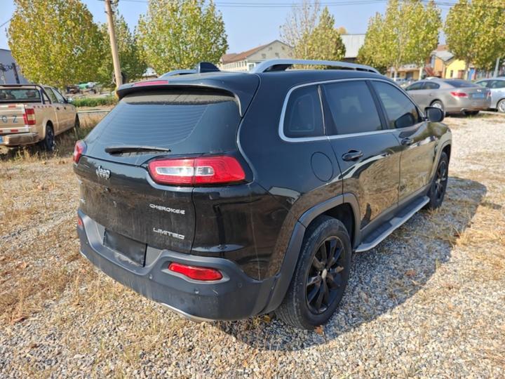 Cherokee 2016 2.4L photo 6