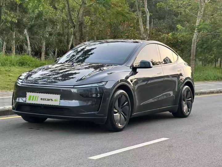 Model Y 2025 RWD Launch Edition