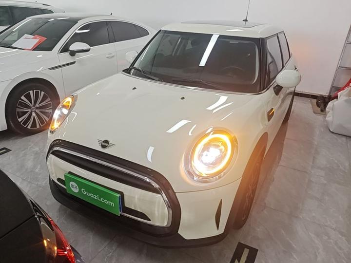 2023 1.5T ONE 5-Door photo 2