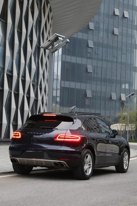 2017 Macan 2.0T photo 3