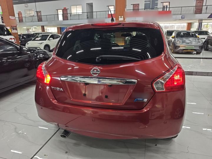 Tiida 2011 1.6L CVT Comfort photo 3
