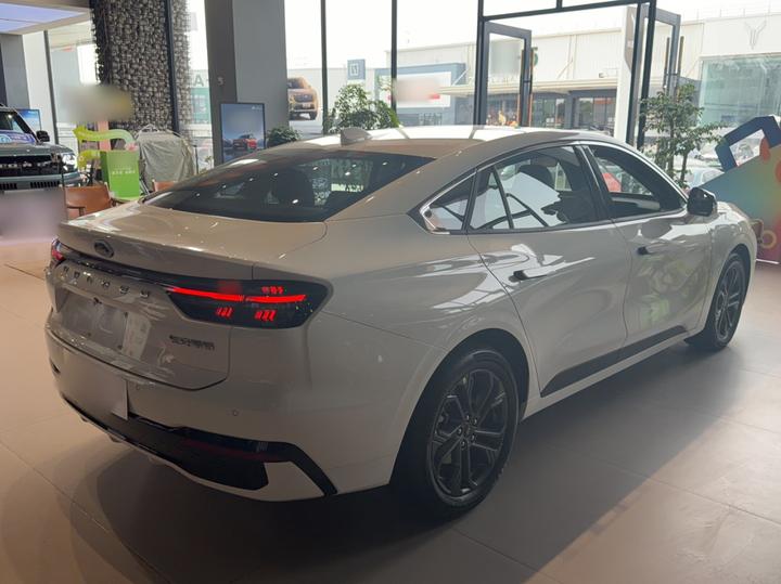 Mondeo 2026 2.0T EcoBoost Luxury photo 4