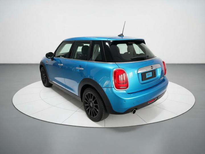 2018 1.5T ONE PLUS 5-Door photo 4